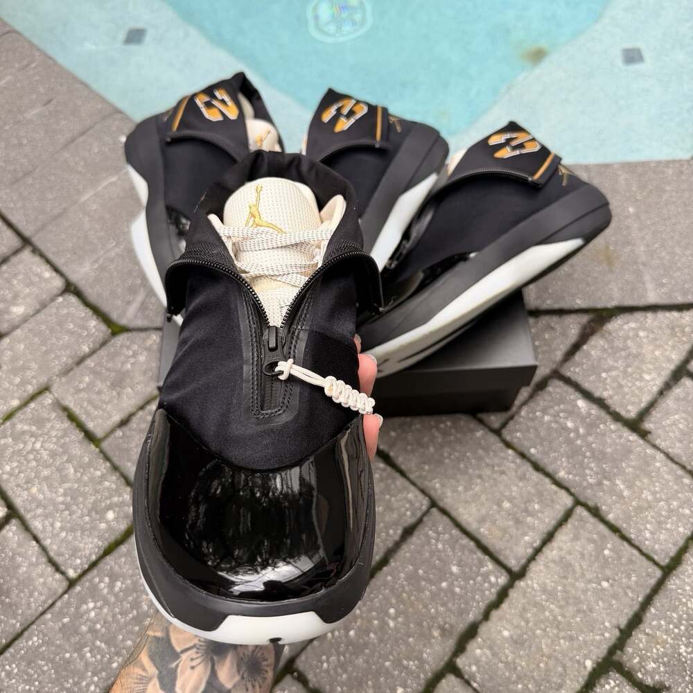 JORDAN 40-28 BLACK METALLIC GOLD SIZE 9.5 MENS IR2085-001 - MM MAYA MOORE - Picture 2 of 6